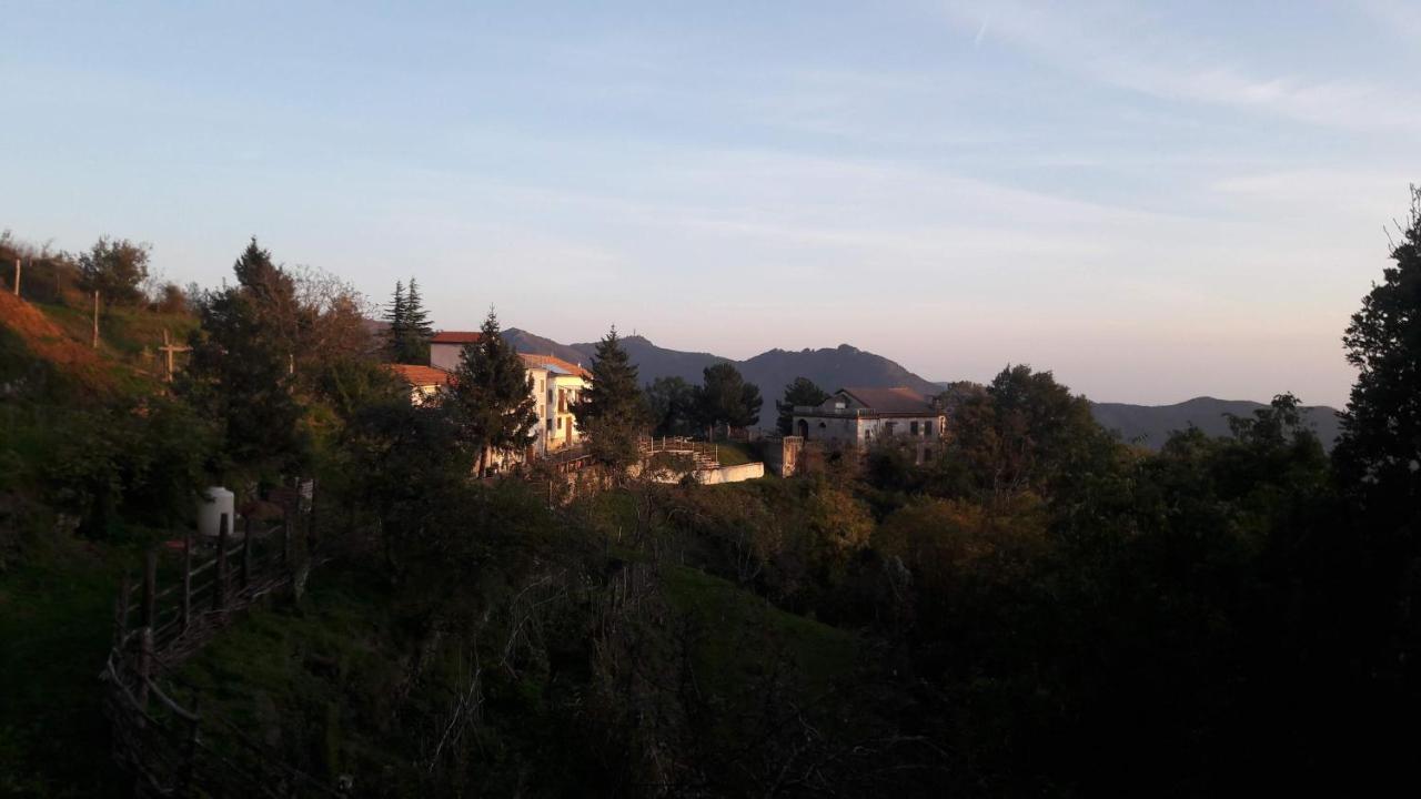 Bed And Breakfast Humus Sapiens Castiglione Chiavarese Luaran gambar